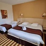 Logis L'abreuvoir Hotel 3*