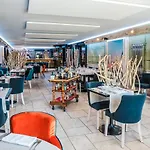 Logis L'abreuvoir Hotel 3*