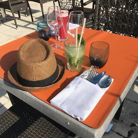 Logis L'abreuvoir Hotell 3*