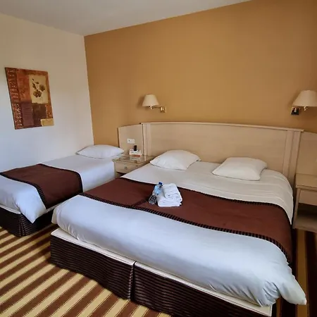 Logis L'abreuvoir Hotel 3*