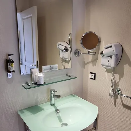 Hotel Logis L'abreuvoir 3*