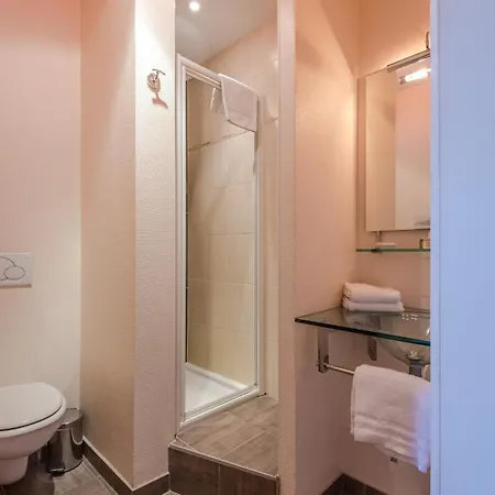 Logis L'abreuvoir Hotel