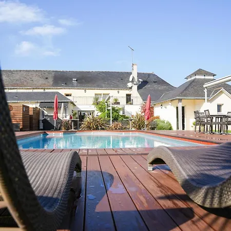 Logis L'abreuvoir Hotel