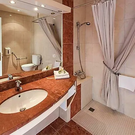 Hotel Logis L'abreuvoir 3*
