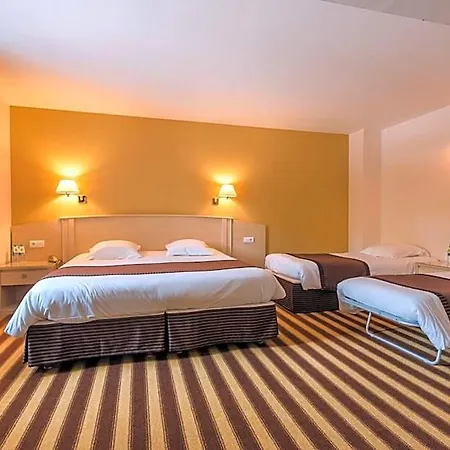 Logis L'abreuvoir Hotel 3*