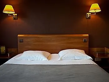 Logis L'abreuvoir Hotel