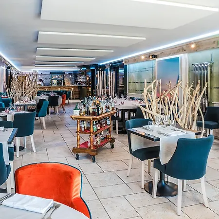 Logis L'abreuvoir Hotel 3*