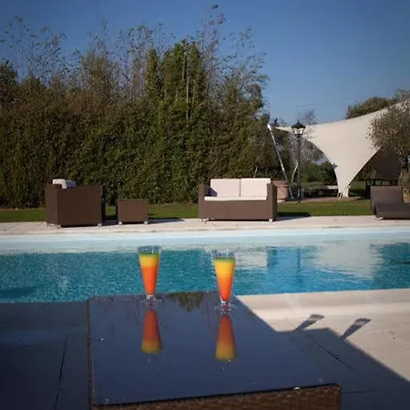 Logis L'abreuvoir Hotel