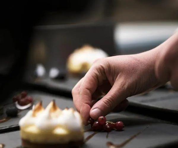 Logis L'abreuvoir Hotel 3*