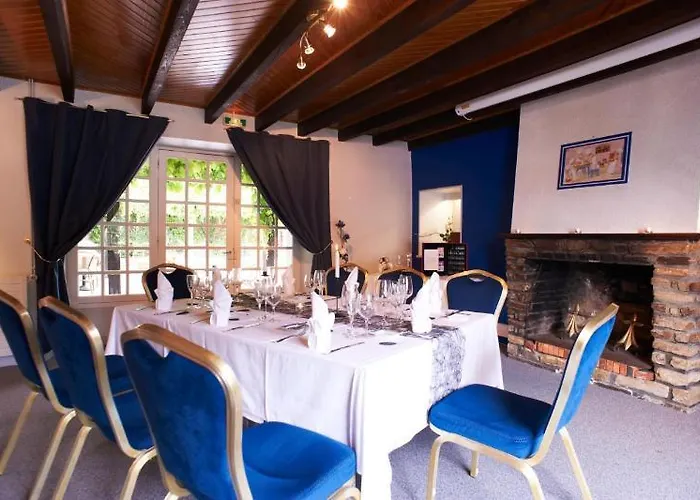 Hotel Logis L'abreuvoir 3*