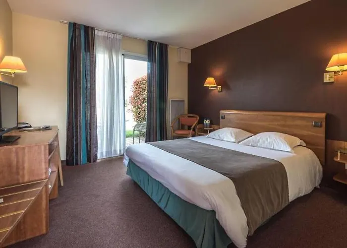 Hotel Logis L'abreuvoir 3*