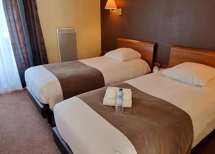 Logis L'abreuvoir Hotel 3*