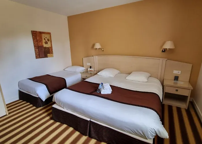 Logis L'abreuvoir Hotel 3*