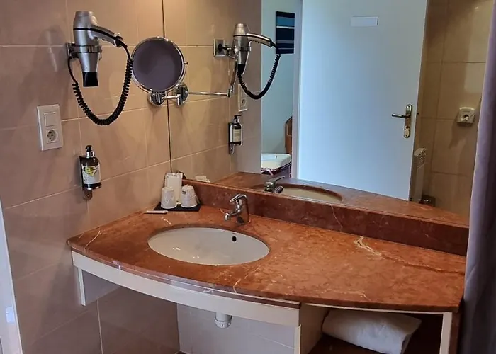 Logis L'abreuvoir Hotel