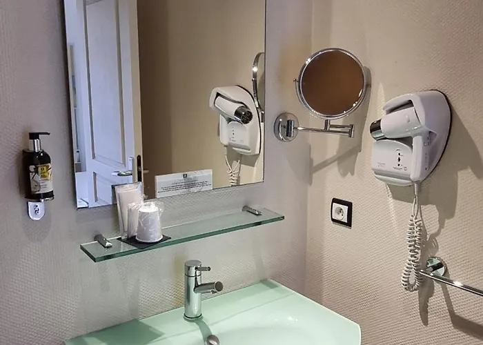 Hotel Logis L'abreuvoir 3*