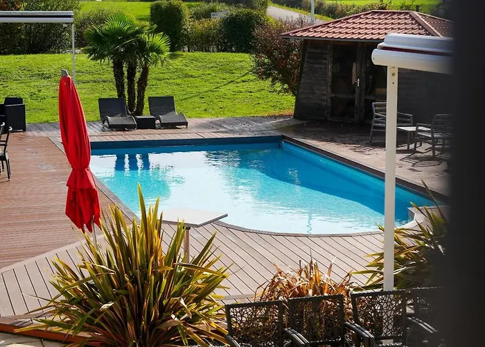 Logis L'abreuvoir Hotel 3*