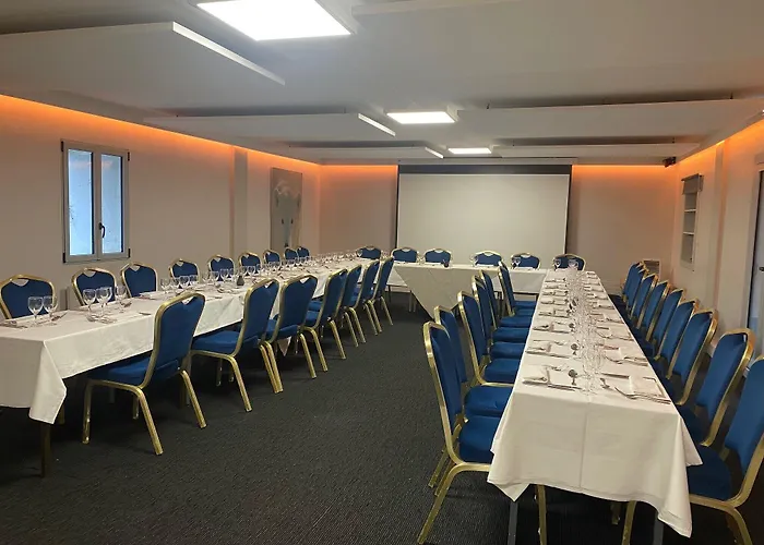 Hotel Logis L'abreuvoir 3*