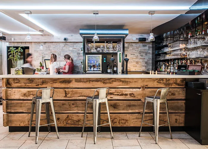 Hotel Logis L'abreuvoir 3*