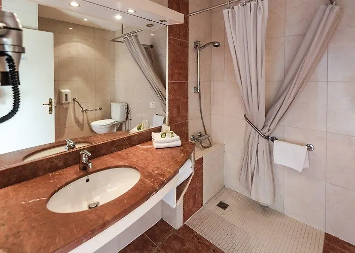 Logis L'abreuvoir Hotel Heric